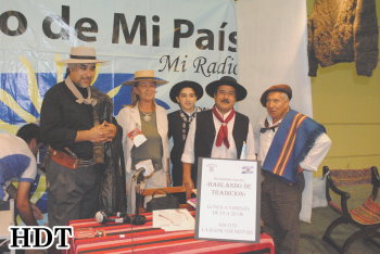 Ester junto a los cantores Beto Sosa, Víctor Manuel, Eduardo Surace y El Chino Rolando